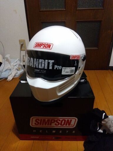 新品SIMPSONヘルメットホワイト
