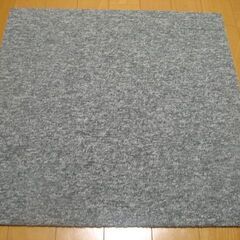日本製タイルカーペット厚み6.5㎜・１枚１４０円・在庫１７枚（３...