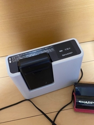 値下げしました。SHARP EC-AR2S ピンクレッド　充電式コードレス掃除機