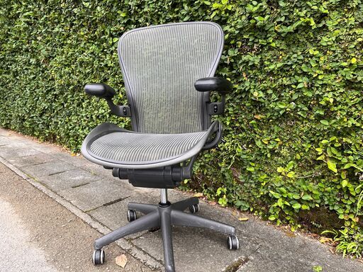 Herman Miller Aeron ハーマンミラー アーロンチェア Cサイズ　グラファイト色第二