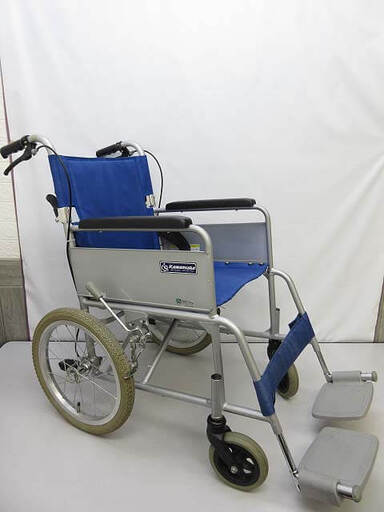 ss4431　カワムラサイクル　アルミ介助用車椅子　KA302S　ブルー　kawamura　背折れ　手押し　ブレーキ付き　座面幅39cm　エアータイヤ　ソフトタイヤ　コンパクト　車イス　青