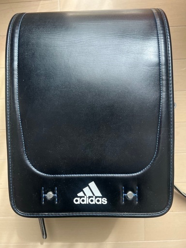 adidasﾗﾝﾄﾞｾﾙで6000円です