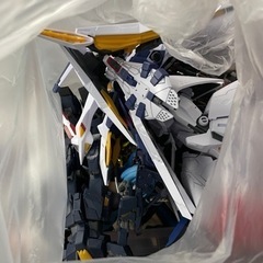 大量のマンガ！+プラモデルなど😩まとめて持って帰ってください！