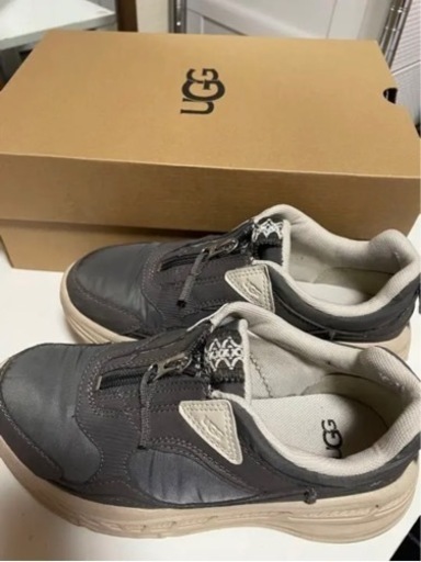 UGG 厚底スニーカー