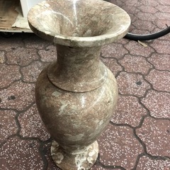 大きな花瓶　大理石？　石彫