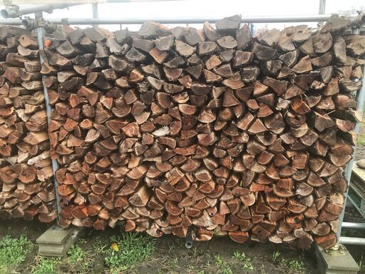 薪ストーブキャンプ広葉樹 薪割済のすべてニセアカシア薪 1棚 今冬すぐ