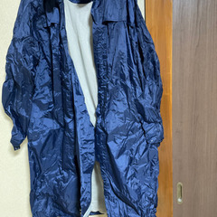 紺色のレインコート