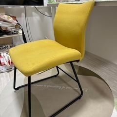 Nitori 黄色い椅子