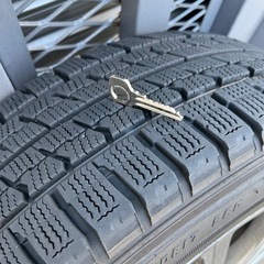 グッドイヤー製　アルミ付きスタッドレス4本セット