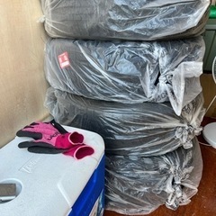 グッドイヤー製　アルミ付きスタッドレス4本セット