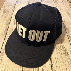 GET OUT キャップ