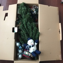 クリスマスツリーセットとクリスマスグッズ箱に入るだけ詰めました〜...