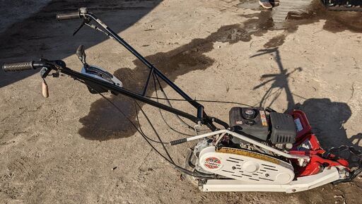 鹿児島発 共立 4サイクルエンジン自走式畔草刈り機 AZ716Tです