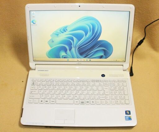 ★SSD搭載Win11★富士通 15型 i5 LIFEBOOK アーバンホワイト★