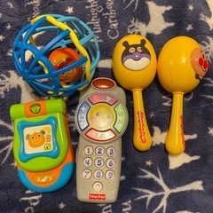 アンパンマンや、電話のおもちゃ