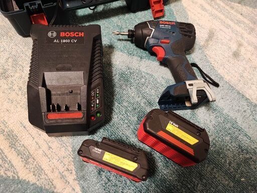 【引っ越し譲り・美品・2個バッテリー付き】GDR18V ボッシュインパクトドライバー