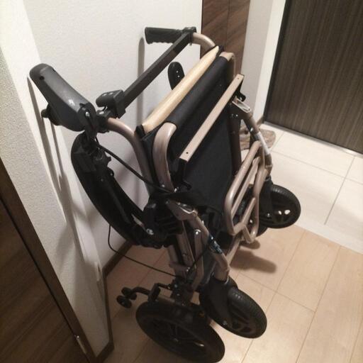 折り畳み式の電動車椅子