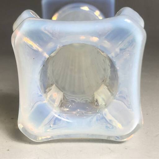 〇UT2/17 コリント式　オパールセント　花瓶　 フラワーベース 花瓶　氷コップ　一輪挿し　乳白色　花器　花生　ガラス細工　インテリア