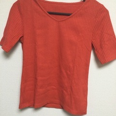 レディース　Tシャツ　赤みのあるオレンジ