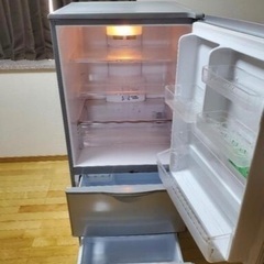 2010年製造SANYO３ドア冷凍冷蔵庫 SR-261T(S) 