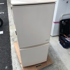 配送、設置可能、珍しいクリームカラーです。2014年製冷蔵庫