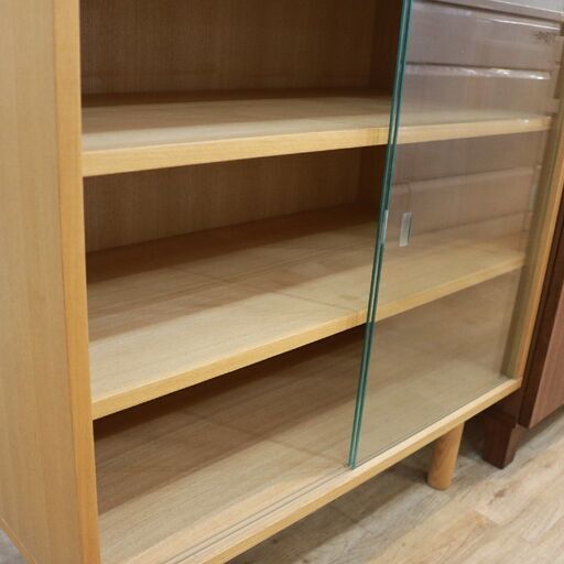 R002)無印良品 MUJI タモ材 キャビネット ガラス 引き戸 丸脚 天然木 収納棚 W800 廃盤 ※配送料掛かります！