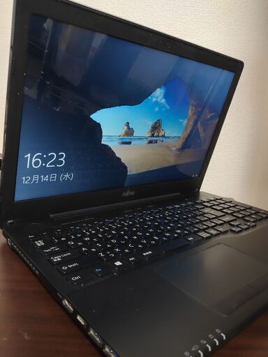 富士通 高年式18年モデル　高速SSD240G搭載　メモリ4G CD/DVD/読み書き　薄型スリム　大画面15.6インチ　　USB3.0 Wifi対応