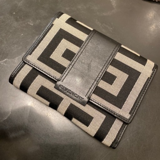 ジバンシィ 財布