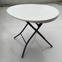 屋外で使える丸テーブルIKEA