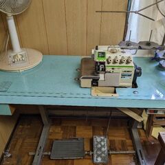 工業ミシン。
