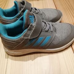 キッズ　adidas シューズ　19.0cm