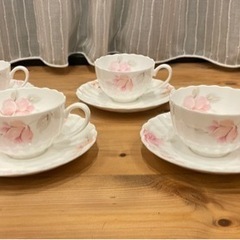 花柄のコーヒーカップ４つ