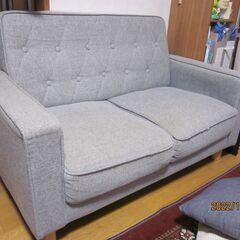 直接引き取り大歓迎 ソファー 二人掛け グレー 北欧風 大口駅 新子安駅 直接引き取り大歓迎 ソファー 二人掛け グレー 北欧風 大口駅 新子安駅