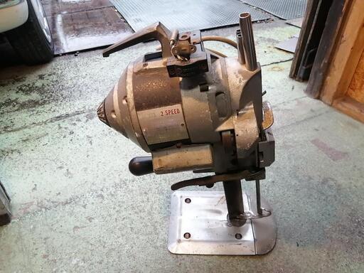 KM裁断機 100v 裁断機 クロスカッティングマシン クロスカッター 衣類切断 立刃式裁断機