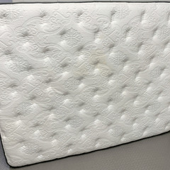 訳あり美品】Sealy/シーリー ワイドダブルサイズ クラウンジュエル ガーナイトⅢ 2020年購入品 フレーム付きを、直接引き取りに来て頂ける方に、80,000円でお譲りいたします。