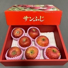 【取引中】贈答品りんごサンフジ5玉&お菓子13点