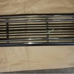 【お引き取り先決まりました】ブルーバード510 フロントグリル 及びヘッドフィニッシャー左右 お引き取り先決まりました】ブルーバード510 フロントグリル 及び