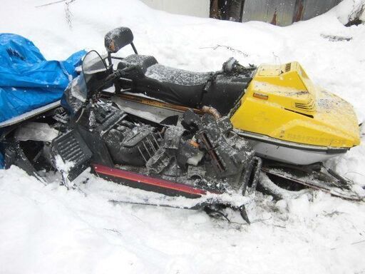 ヤマハ　スノーモービル　エンジン破損部品取り車体