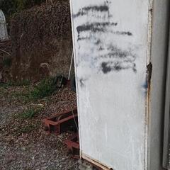 シャッター式鍵付きタイヤラック、物置も出来ると思います❗