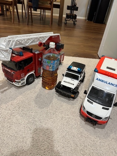 ブルーダーの車のおもちゃ