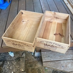 ①ワイン箱　2箱