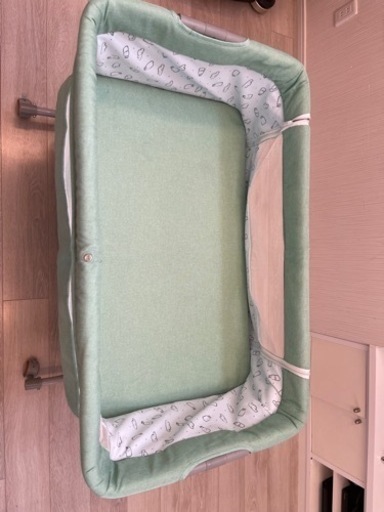 ヤトミ ミニベビーベッド白キャスター付き