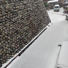 雪の中 スタッグ タイヤ交換など