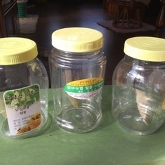 ハチミツが入っていたプラスチック容器