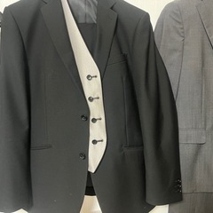 冠婚葬祭　美品 黒スーツ（上下・ベスト付き）
