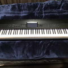 KORG KROME 88鍵盤　ワークステーションシンセサイザー...