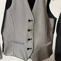 冠婚葬祭　美品 黒スーツ（上下・ベスト付き）