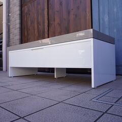 フランスの高級ブランドligne roset(リーンロゼ)社のROSETPELE-MELE2(ロゼペルメル) TVボードです。トップがスライド可能な伸長式のローボード。モダンでスタイリッシュな空間に♪CL206