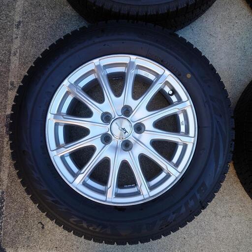 スタッドレスタイヤ(ホイール込み)プリウス、シエンタ