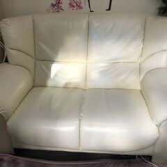 【無料】2人掛けの白いソファー